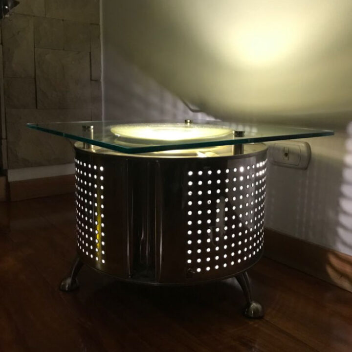 Mesa con luz lavalux