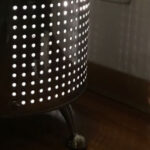 Mesa con luz lavalux detalle